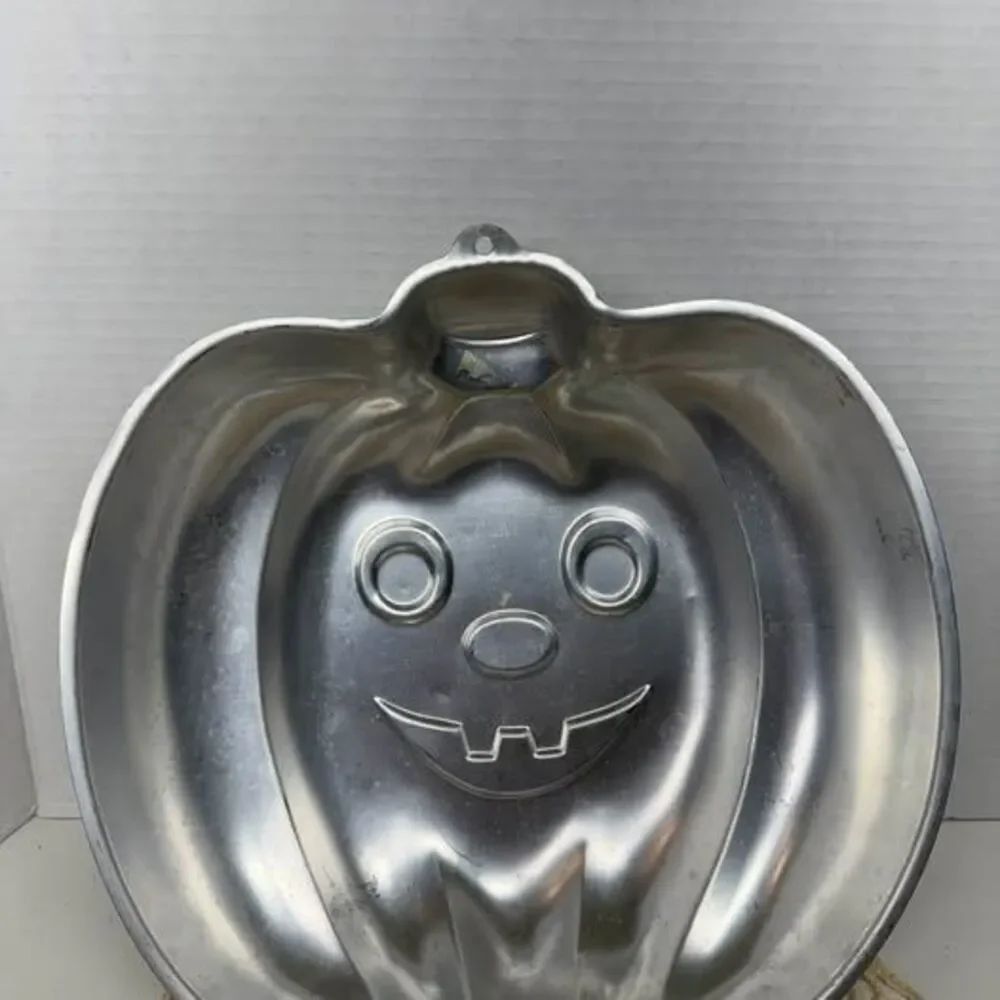 Vintage 1987 Wilton Pumpkin Jack-O-Lantern Cake Pan